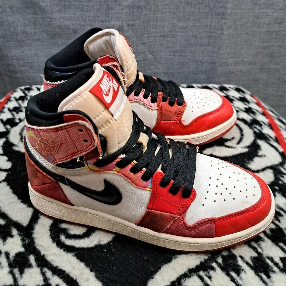 %Size 4Y Nike Air Jordan 1 High OG Spider-Man Spider Verse AJ1